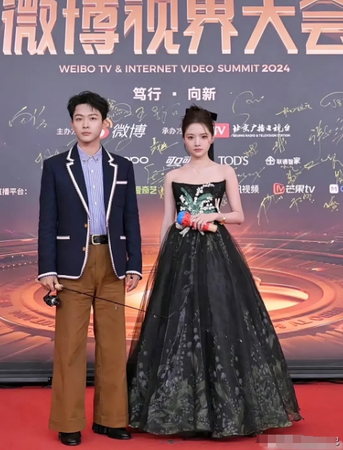 看不懂张晚意的服装搭配，是时尚吗？