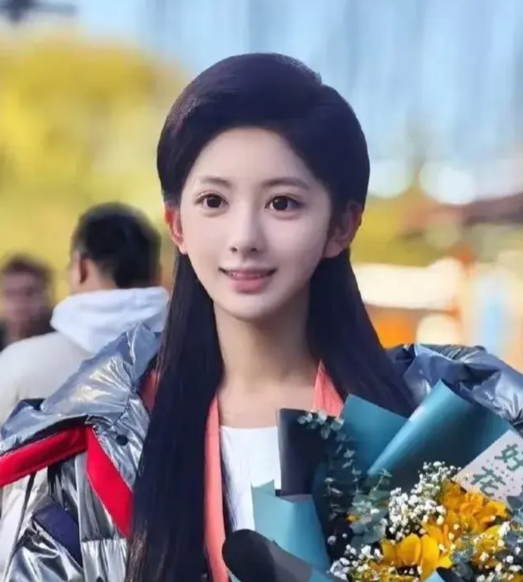 被擦妆5次的艺考女生，我觉得她红不起来。因为她长相有硬伤。

人家娜扎艺考的时候