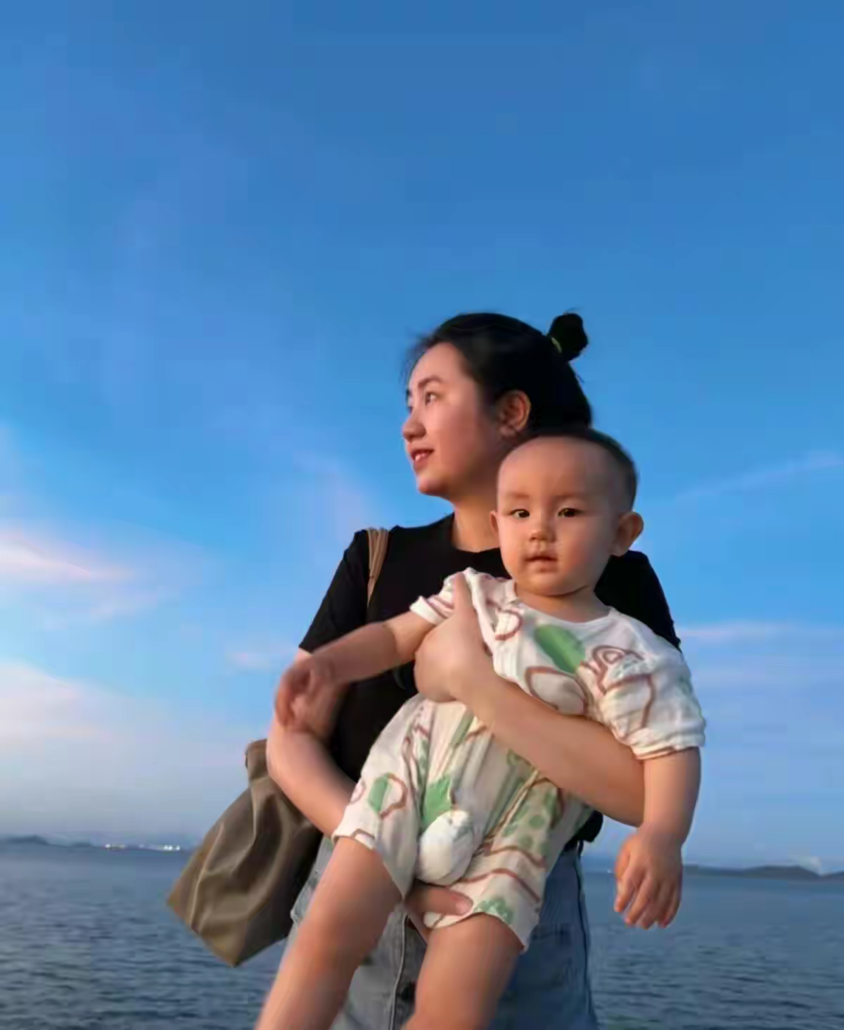 我准备离婚了，可是我妈却拉着我跟我说了很多话，让我打消了离婚的念头，瞬间清醒。
