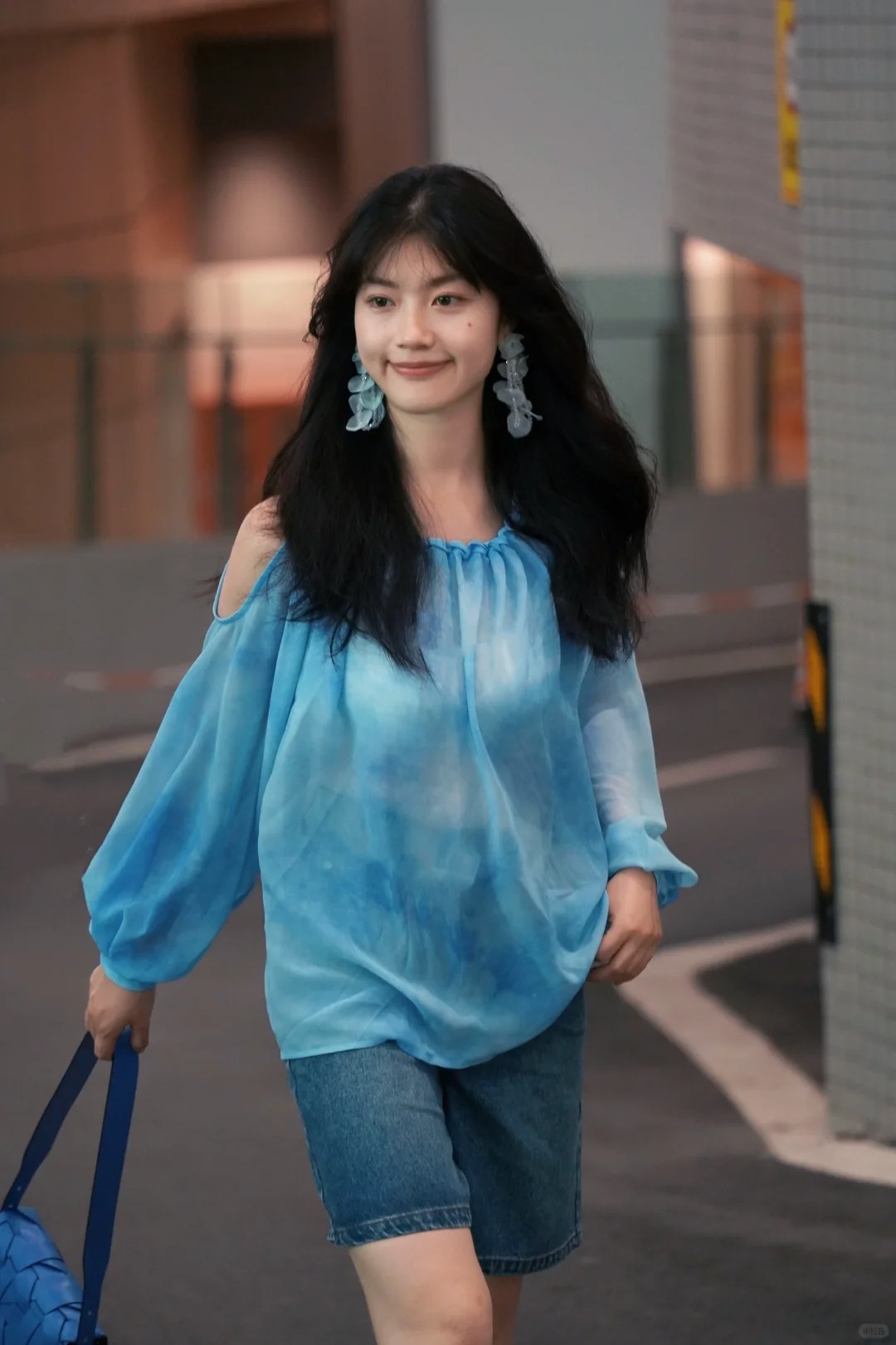 越自然越好看
👕🩳 ELLE
✨ 花间沐风
👜 DISSONA