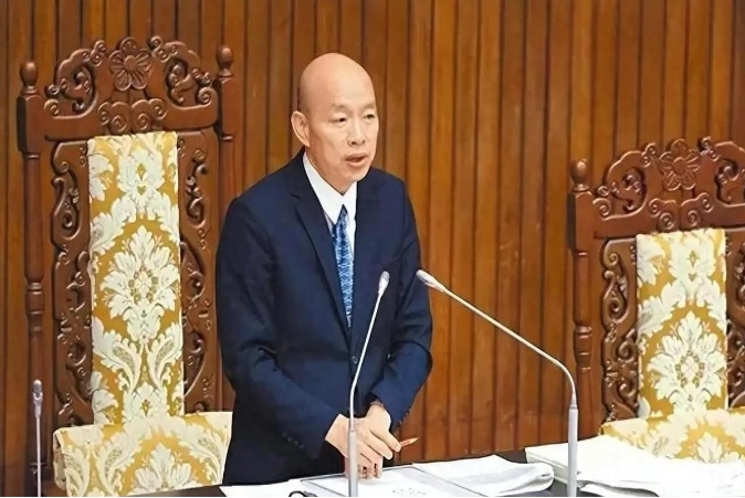神仙打架！

柯建铭发言，王鸿薇不让讲，直接开吵！ 柯建铭还拍桌子了，我的妈呀！