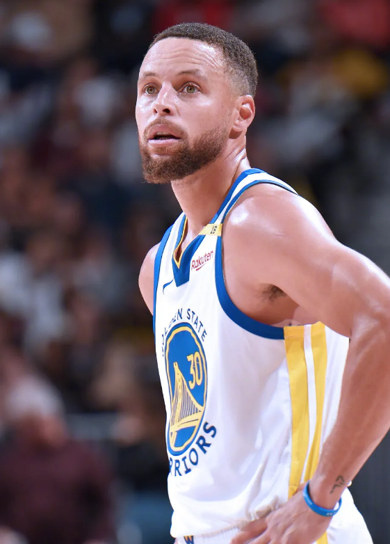 勇士127-116雷霆，苏群赛后点评，说的都是心里话

早期嘴哥也是打的暴力篮球