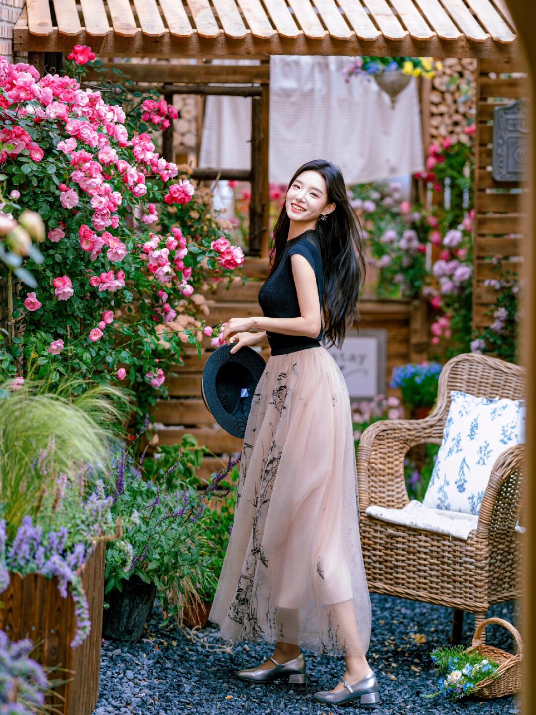 在漂亮的花园🌸里面拍啊拍啊拍📷