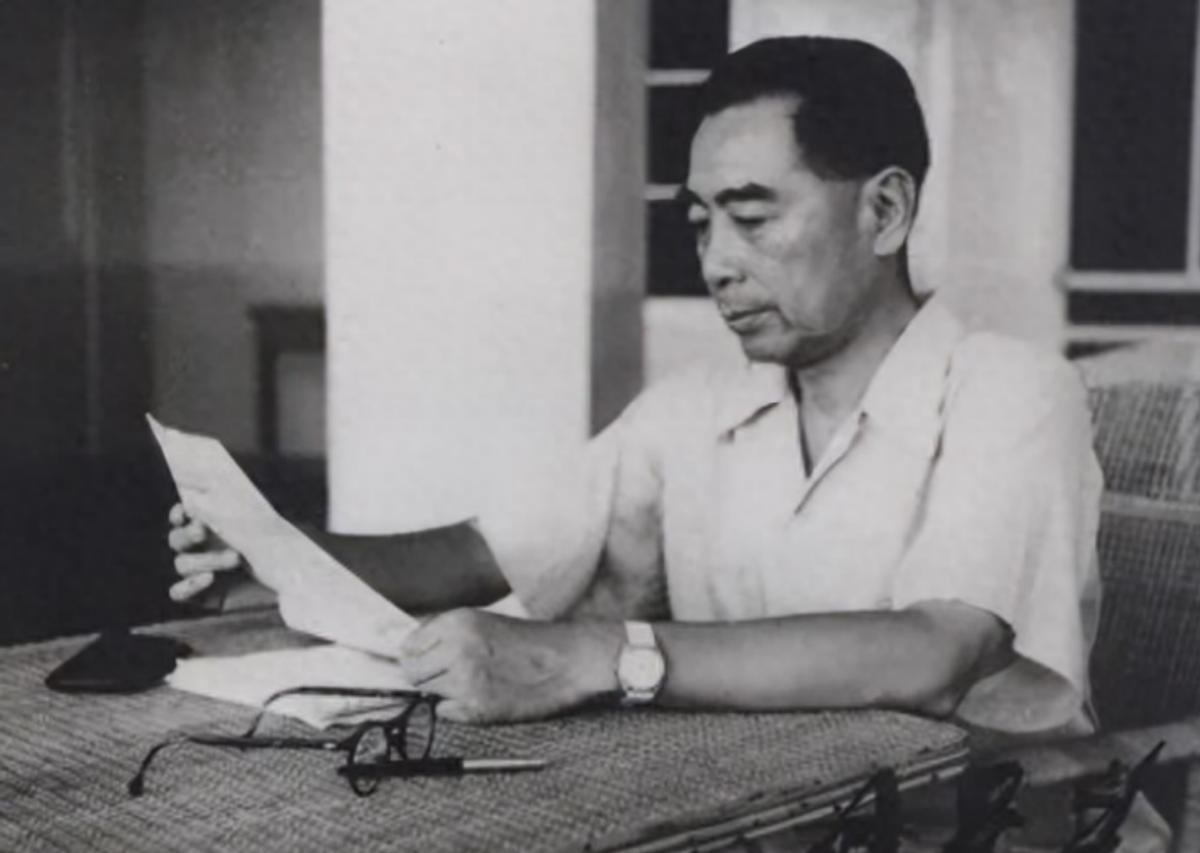 1959年江西省长乘周总理专车到中南海，毛主席看到他后高喊：大哥
此人党内地位极