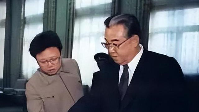​1969年，朝鲜军队开赴鸭绿江边，准备攻击我国，看毛主席如何化解