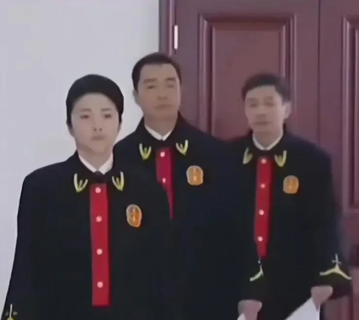 退婚不退30万彩礼。女方娘家说：要钱没有，要命俺一家命顶着，男子知道自己落入骗婚