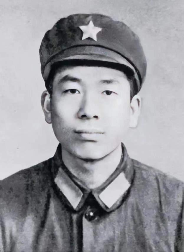 1979年，蒋金柱连破越军三道战壕，一颗子弹突然擦中了他的头部，留下一道长达13