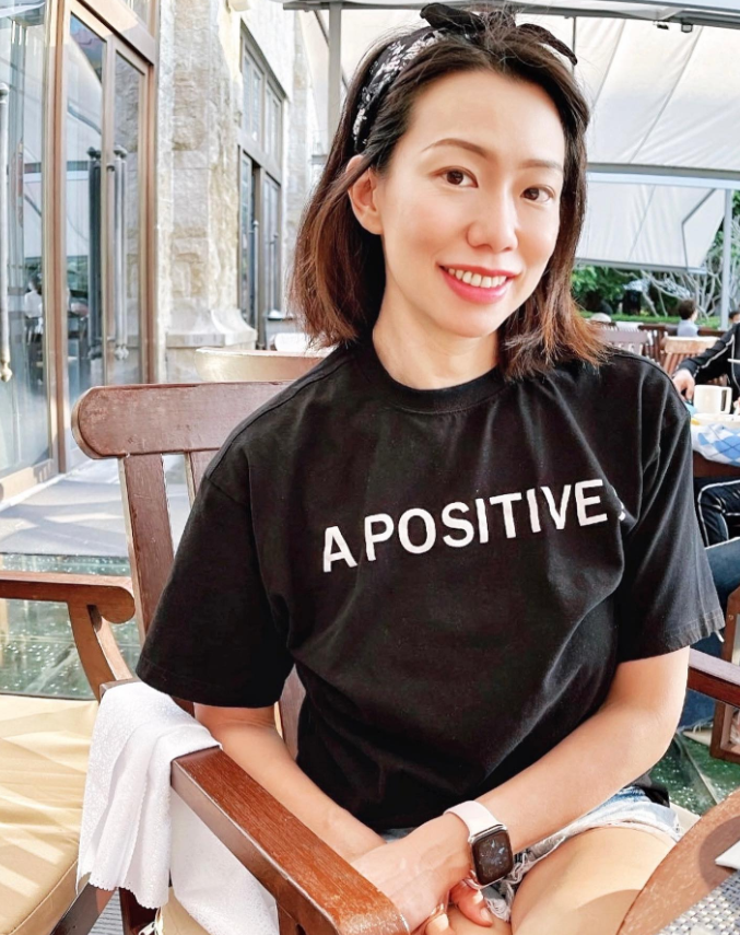 著名女星吴辰君的生活照，她今年已经44岁依然这么漂亮