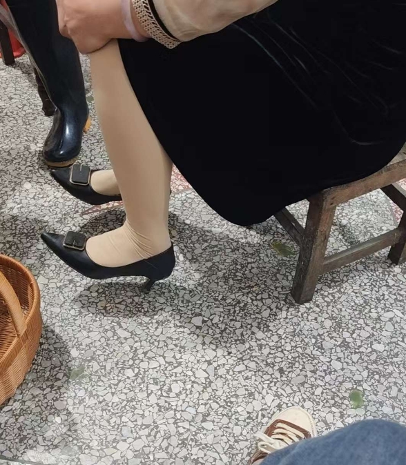 终于知道为什么不能嫁两兄弟或者几兄弟家庭了，现在才知道因为吵架分土地，几兄弟在这