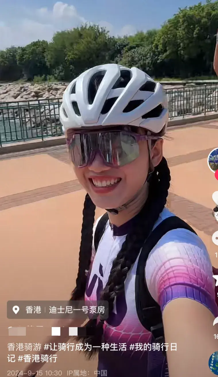 广东一位 31 岁的骑车博主因交通事故离世了。她的妈妈痛哭着说道：她是背着自行车