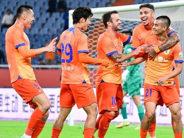 中超跨年赛制到底行不行？
泰山用票房事实告诉你，不行。泰山打柔佛这一场仅仅有97