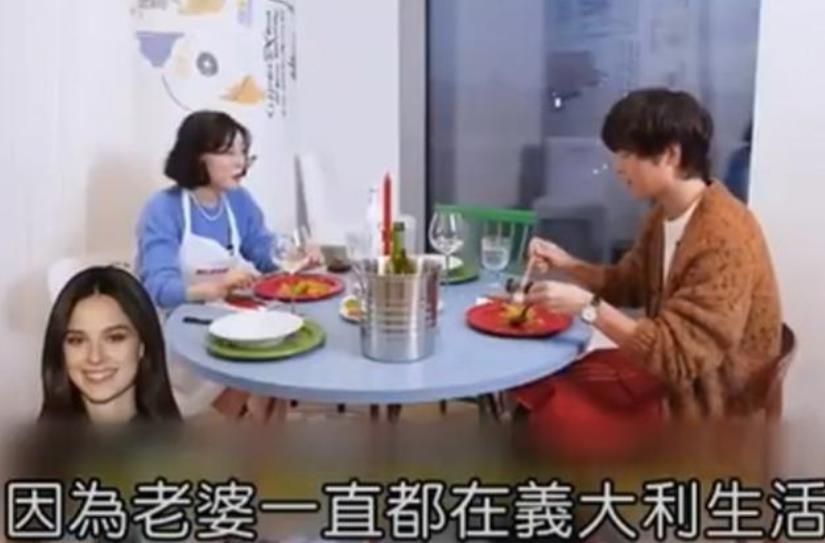 宋仲基谈二婚后的生活，妻子婚后住娘家对婆婆不尊重，但宋仲基还觉得妻子很可爱。
 