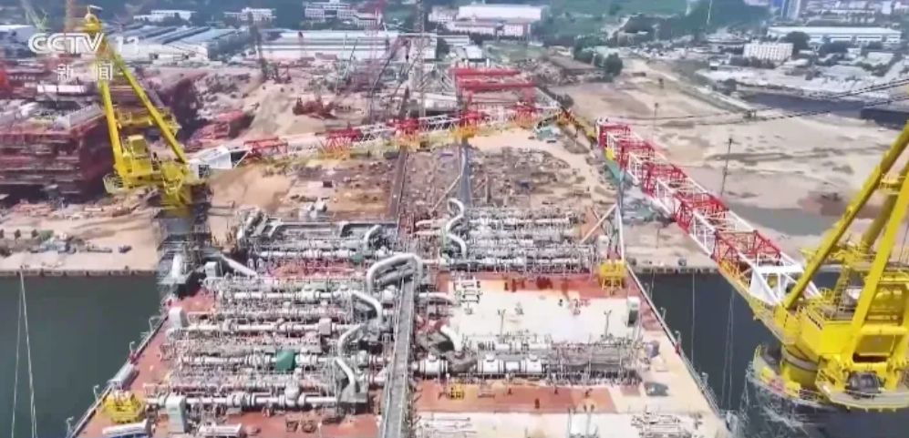 新突破！海上“巨无霸”来了，每年可为近5亿辆小汽车加满油。我国建造重量最大的国际
