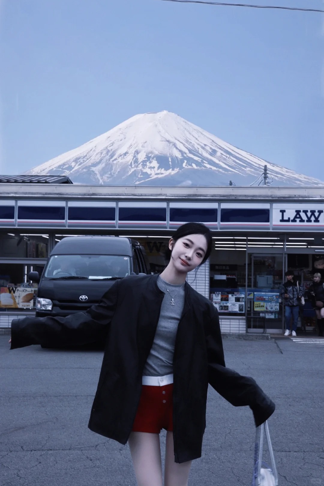 富士山下🗻
之前一直因为天气原因不敢提前定富士山行程
结果在前一晚决定好了
来