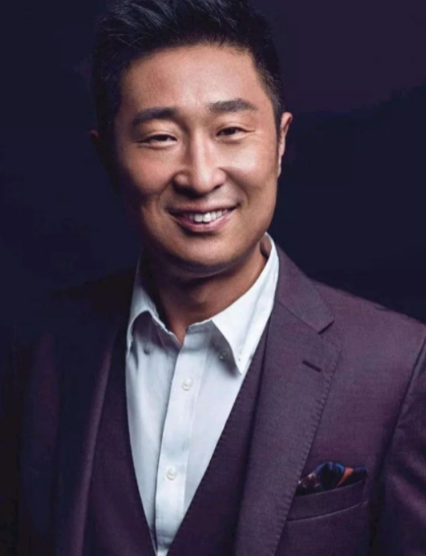 林永健陪老婆逛街，老婆看上了一条5800元的裤衩，非要买，林永健大怒呵斥：“58