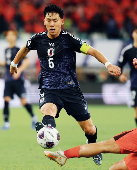 国足1-3日本。面对全留洋+7个五大联赛踢球的首发，这个比分可以接受。

还是那
