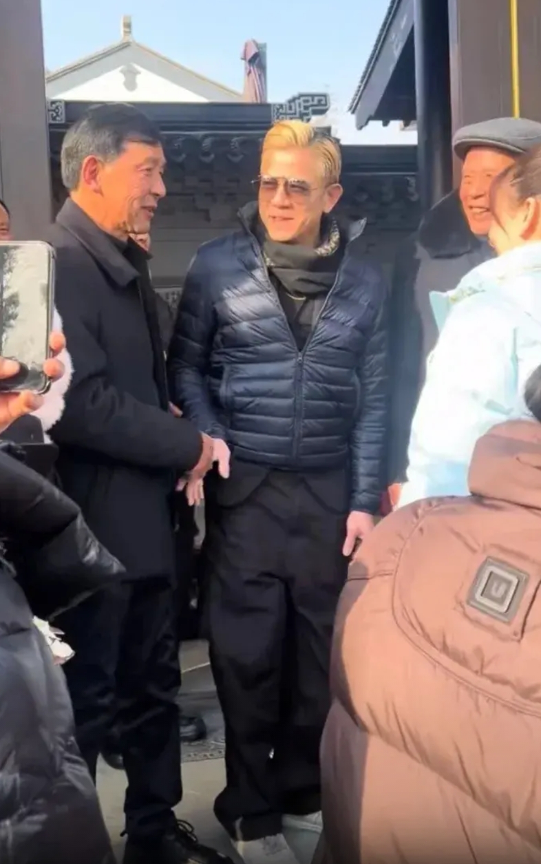 别看方媛过年回娘家这么风光，现在年过完了，村口的情报站还不知道怎么笑话她呢！
