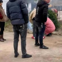 在村里转了一圈儿，发现一个秘密：凡是把车钥匙别在腰间生怕别人看不见的都有三个特点