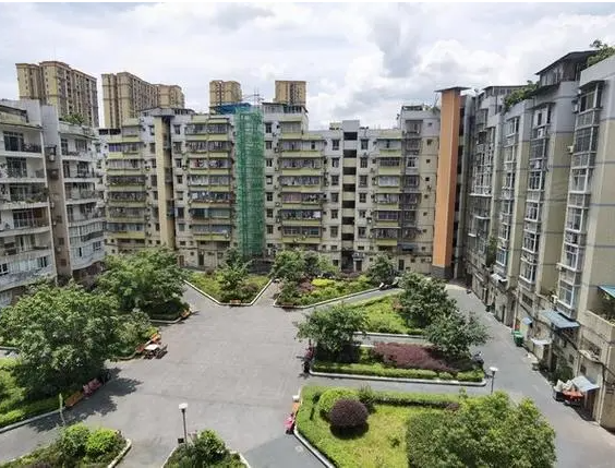 万盛书香雅舍小区充电桩“罢工”记