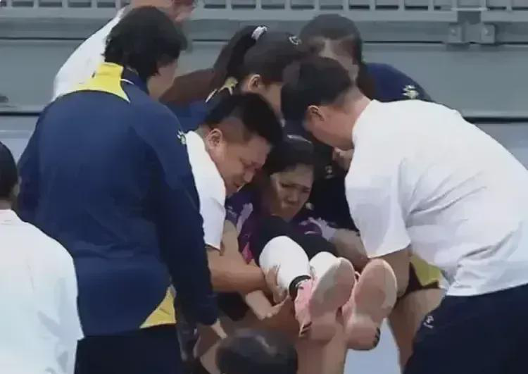  
 
 
天津传来好消息！女排姑娘李盈莹在联赛受伤后，经过专家团队检查确认骨头