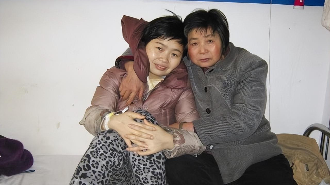 顾国宁外甥女说，舅妈对舅舅爱的无法言喻，女同学说出他生前遗憾
