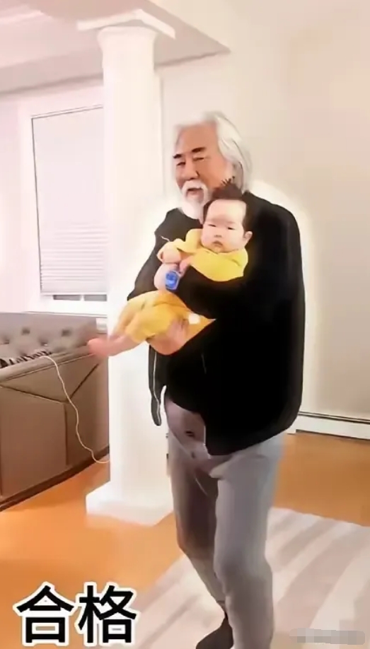有钱人有时候也确实不容易，大导演张纪中就是因为有钱，才娶了比他小31岁的大美女杜