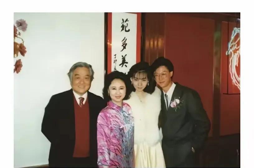 琼瑶的儿子陈中维结婚时，平鑫涛以父亲的身份参加了他的婚礼。
在平鑫涛心里，陈中维