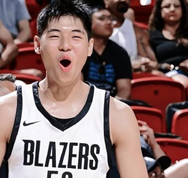 中国男篮球员崔永熙：过完年我会立刻返回美国继续寻求在NBA打球的机会。崔永熙已经