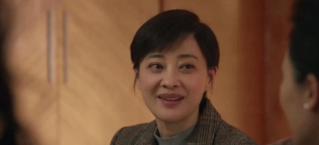 《六姊妹》何家丽夫妻被亲妈和老六联手赶出家门，为什么其他四个妹妹没有一个人站出来