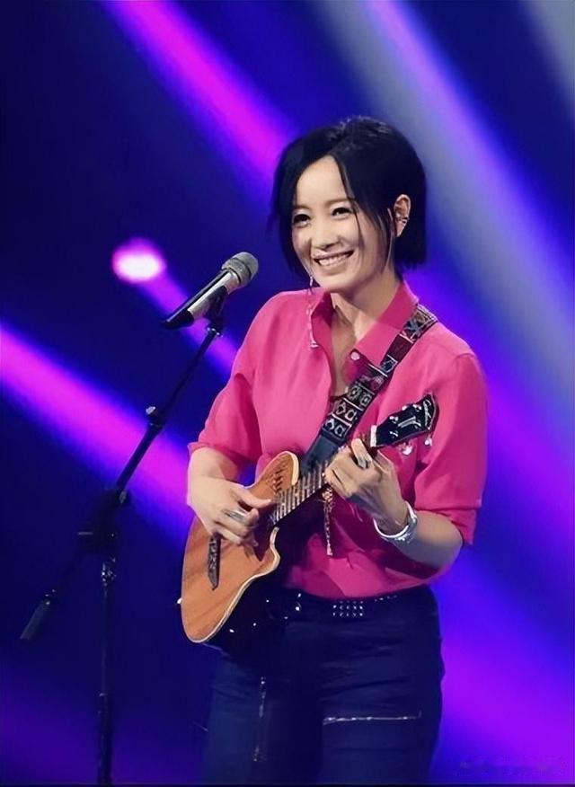 她曾登春晚4次,被恩师欺骗堕胎、前途尽毁,如今55岁仍没人要(12次登上春晚的女歌手)-第18张图片-九妖电影 她曾登春晚4次,被恩师欺骗堕胎、前途尽毁,如今55岁仍没人要(12次登上春晚的女歌手)-第18张图片-九妖电影