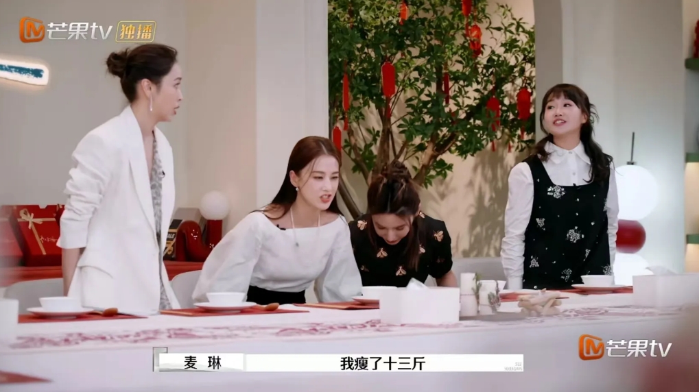麦琳，准备要带货了吗？
瘦下来的麦琳判若两人，她说：“我瘦了13斤。”下颚线清晰