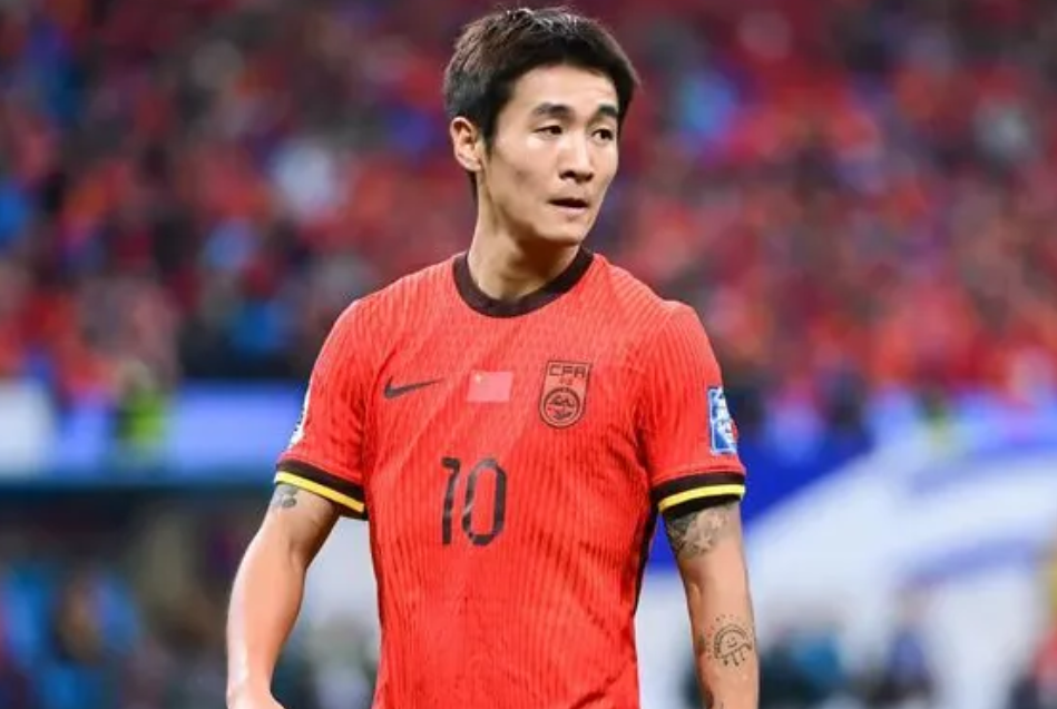 如果第一场有他，还会是0比7吗？
在日本客场打比赛时，伊万没有征召韦世豪，事实证