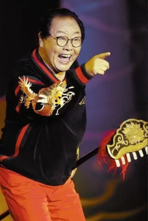 演员，马德华，在西游记里扮演猪八戒，他回忆说，当年那个苦啊，条件太差了，六年，整