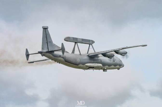 老铁们，兔子又不讲武德了！大漂亮家的EA-37B电子战机才刚刚服役美国空军，兔子