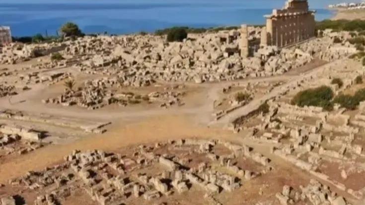 在意大利居民区附近地面又发现2500年前神庙遗址