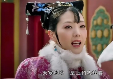《甄嬛传》里有两个蠢货，真是蠢他娘串门蠢到家了。

一个是夏冬春，没活过三集，被
