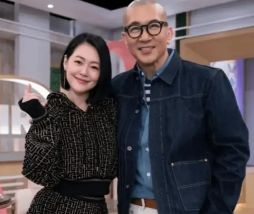 小S口无遮拦，人品遭疑，根本没真本事，一直靠大S。她颜值普通，还总挑拨是非。如今