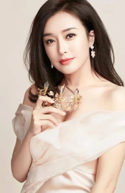 秦岚谈婚姻观：保守女神，期待真命天子