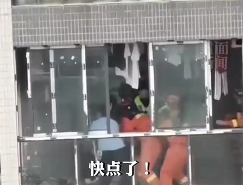 令人窒息！重庆，女子和婆婆吵架后拿刀将婆婆砍伤，又将3岁孩子从 22 楼扔下当场