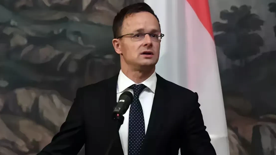 匈牙利直接和欧盟顶着来！
有钱也不给你花！
匈牙利外长西雅尔多∙彼得近日表示，不