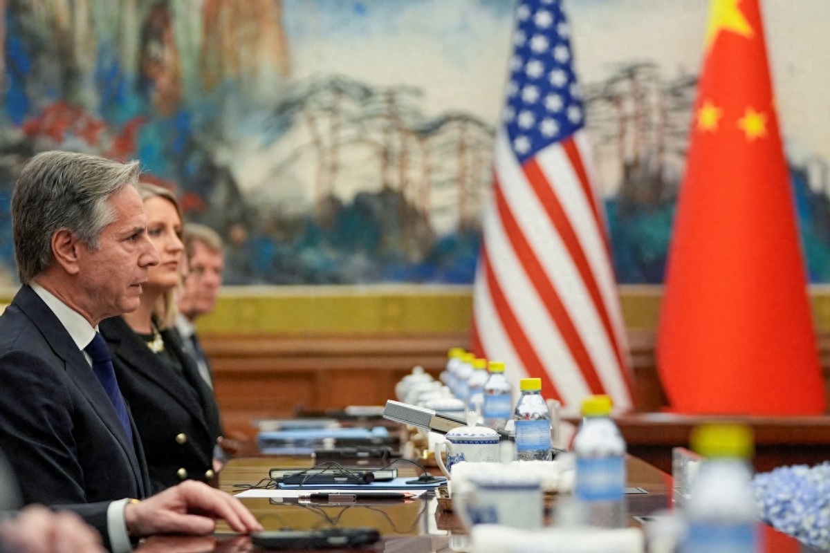 外媒犀利提问“大陆是否武力收台”？王毅说了两句话，释放强烈信号！尽管美国多次派高