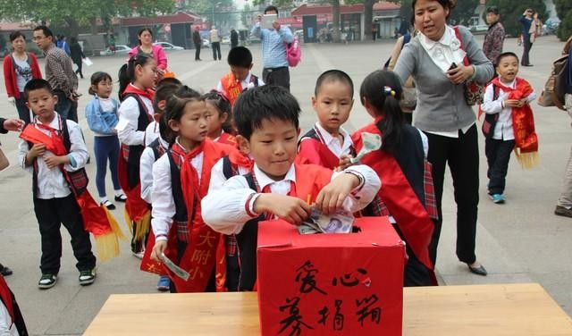 捐款太少被嫌弃 孩子和妈被除名

                       