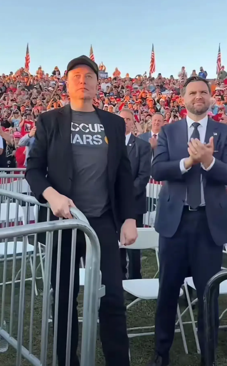 最担心的事发生了！马斯克这队站有点过了，表现得太明显了！
居然直接现场站台助阵，