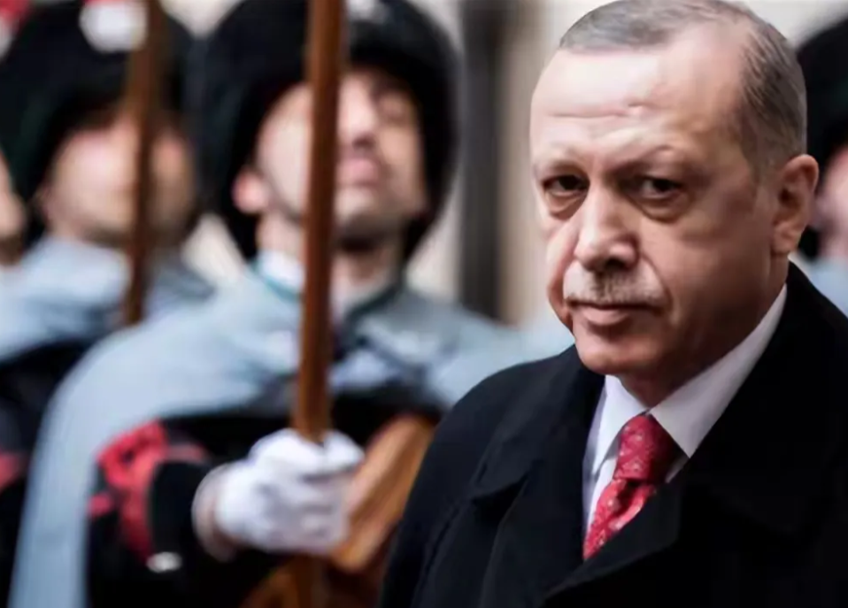 土耳其开始发力！
叙利亚的变局是由土耳其导演的。
埃尔多安的目标不仅仅是叙利亚库