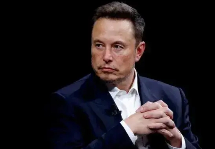 "马斯克为何急花10亿抢英伟达芯片？背后有大秘密！"

   马斯克最近花了10