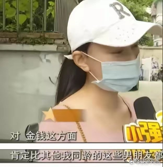 俞先生35岁，是网络传媒公司高管，年薪百万，可惜身高不到1米65，一直单身，父母