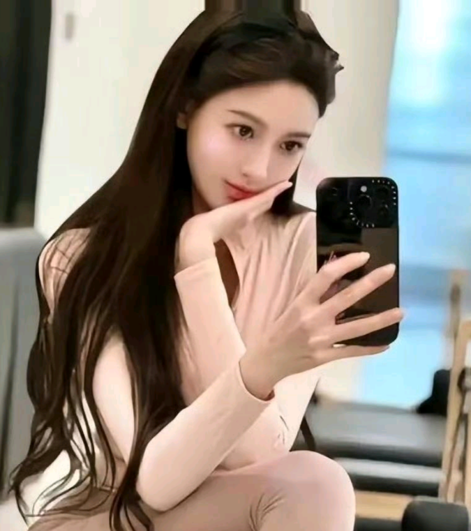 看了叶珂的晒照终于知道黄晓明找叶珂的原因了，这简直就是Angelababy的低配