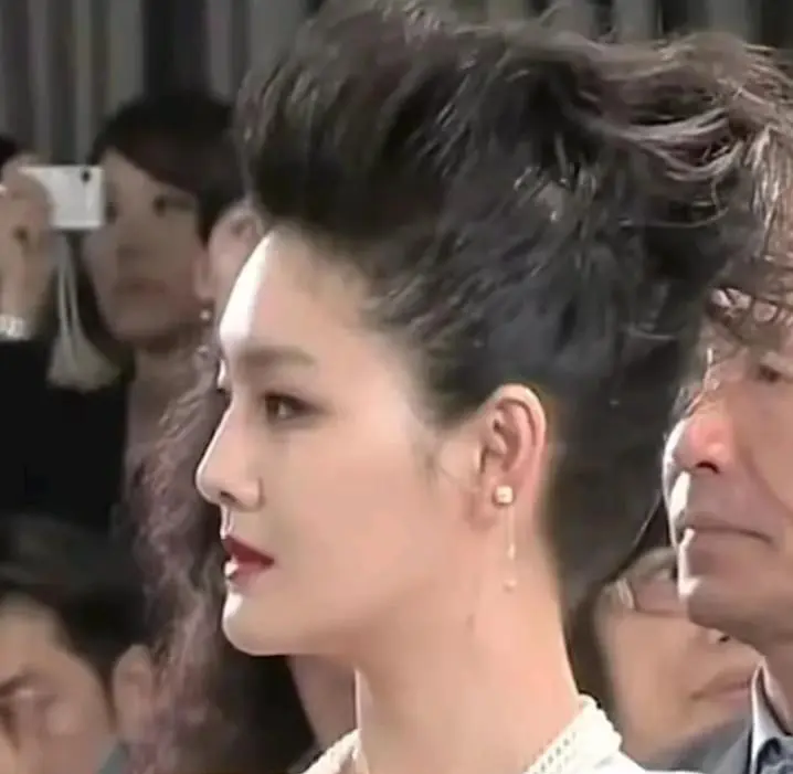 自大S与汪小菲各自踏上不同人生旅途以来，她似乎变得缺乏自立之力。
如同她这样失业