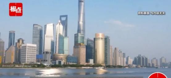 对于胡天在办公室当众脱裤并因此被解雇的事件，从表面上看，确实让人感到啼笑皆非，但