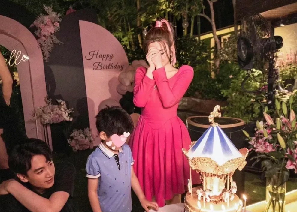 原来爱与不爱真的很明显
眼神和肢体语言准到可怕

网传章子怡和汪峰婚变时
两人都